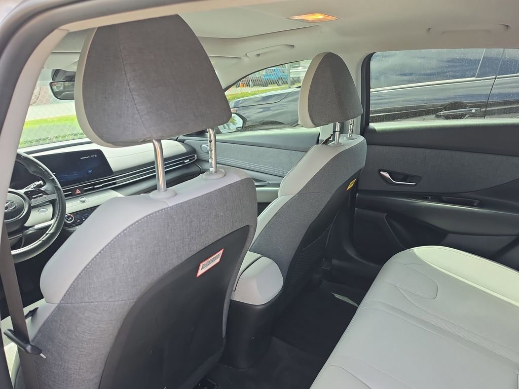 Used 2023 Hyundai Elantra Limited FWD image 12