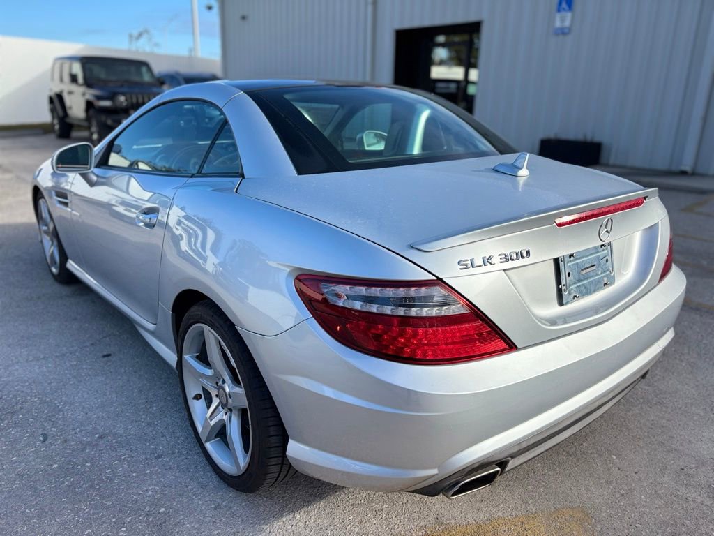 Used 2016 Mercedes-Benz SLK 300 image 3