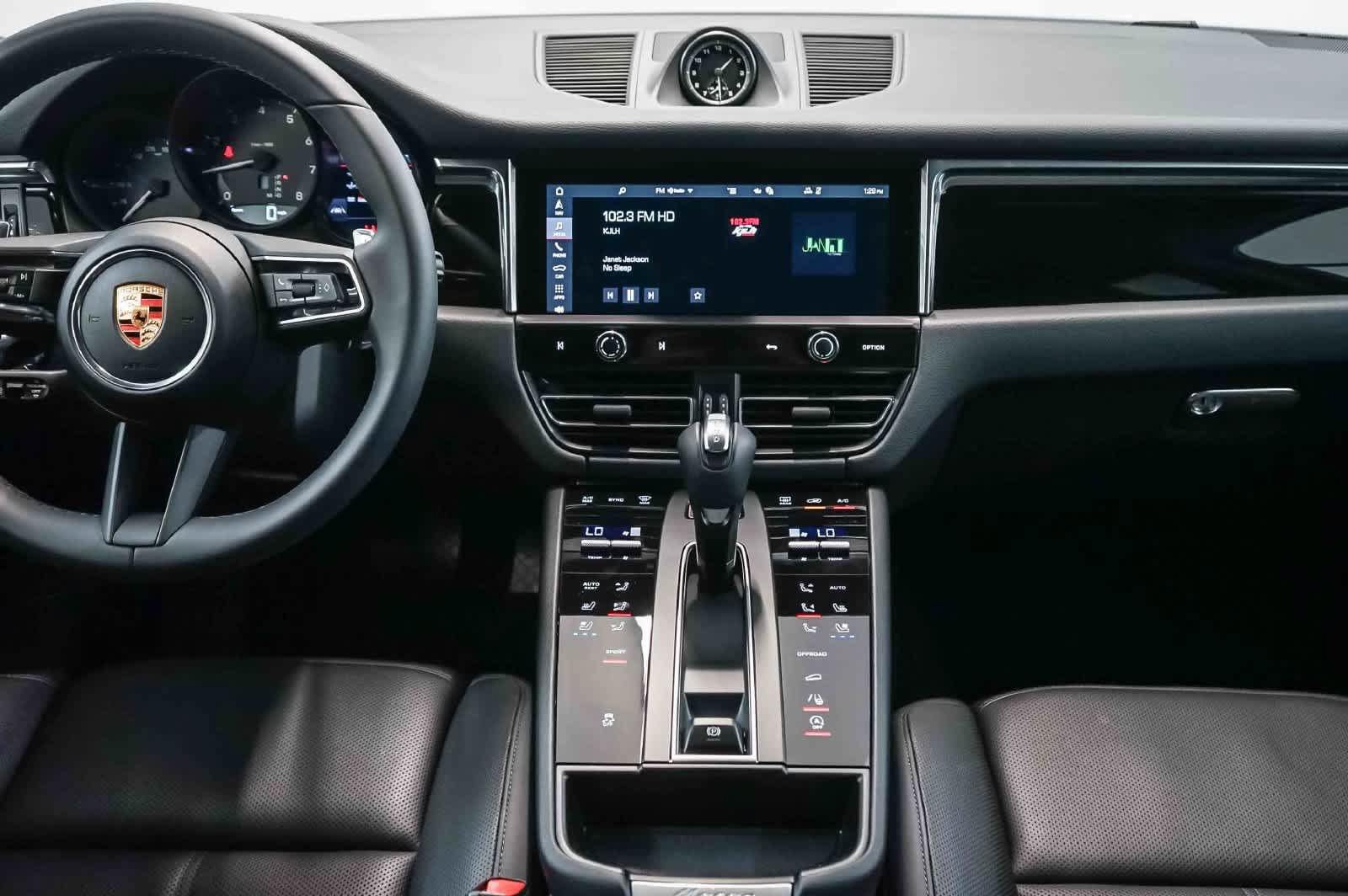 Certified 2026 Porsche Macan AWD/4WD image 19