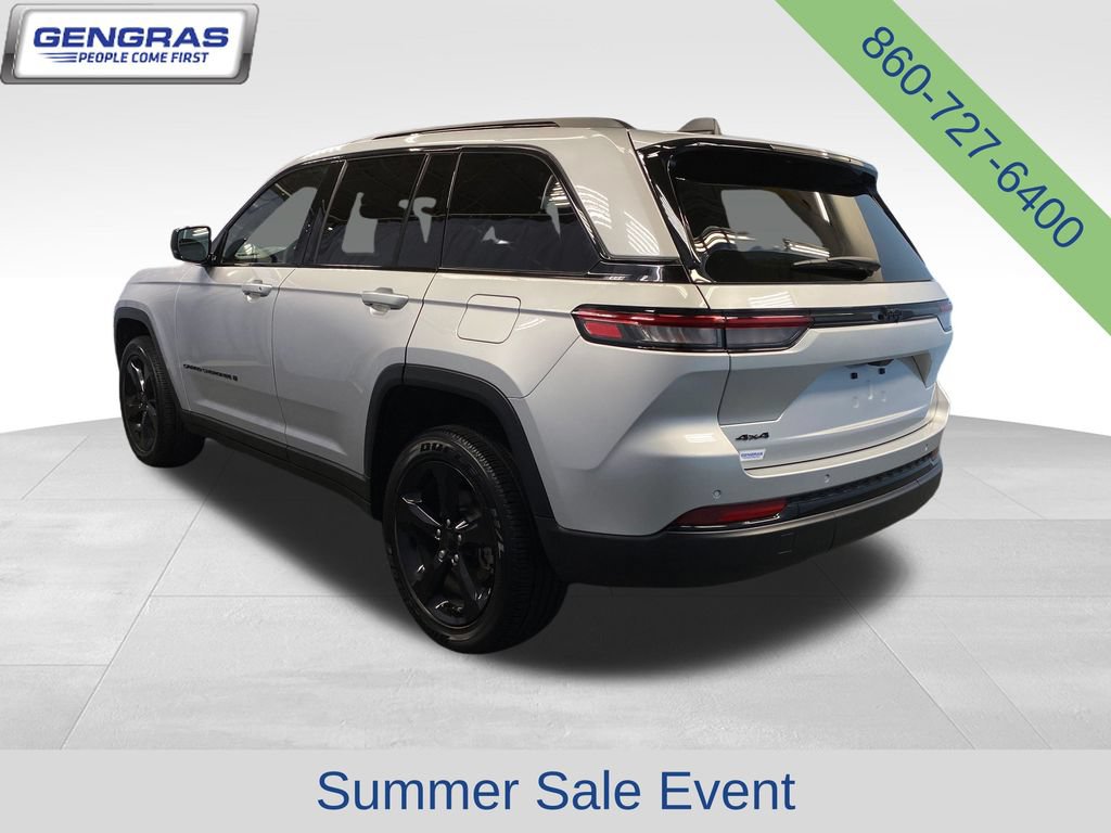 Used 2024 Jeep Grand Cherokee Altitude AWD/4WD image 5