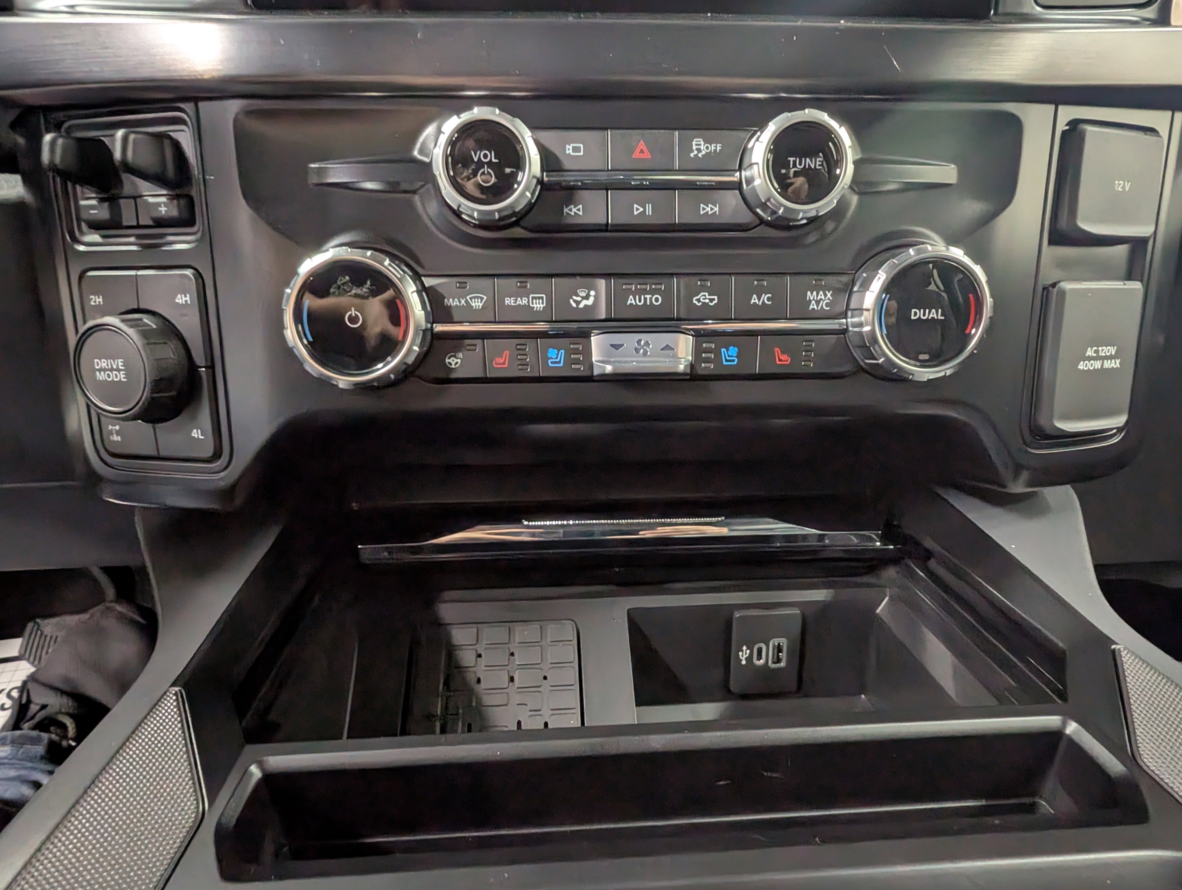 New 2026 Ford F350 Lariat w/ Black Appearance Package image 21