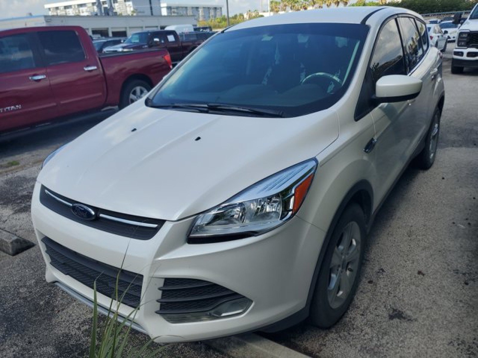 Used 2013 Ford Escape SE w/ Class II Trailer Tow Pkg FWD image 2