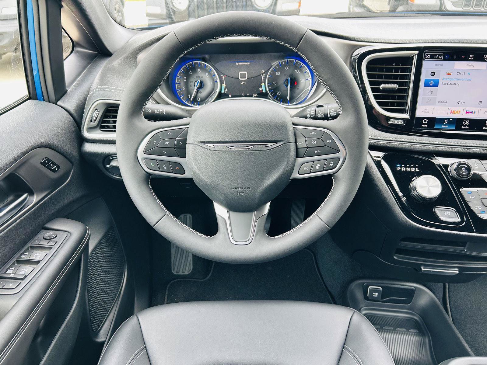 New 2027 Chrysler Pacifica Select FWD image 15