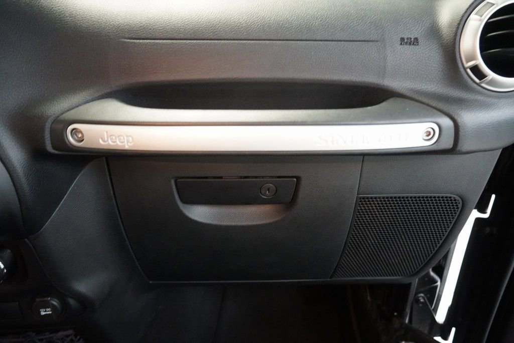 Used 2016 Jeep Wrangler Unlimited Sahara w/ Connectivity Group image 34