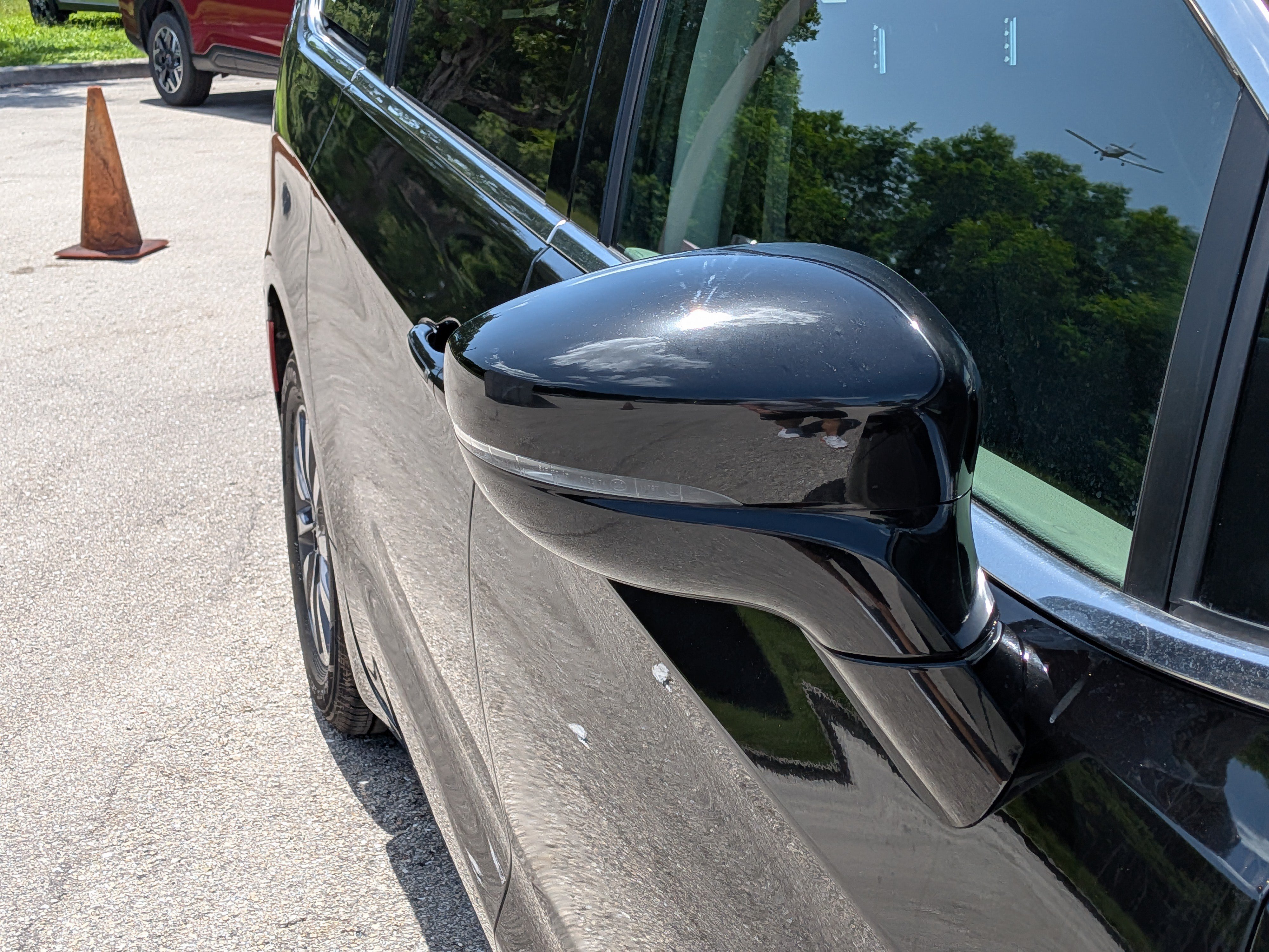 Used 2024 Chrysler Pacifica Limited FWD image 12