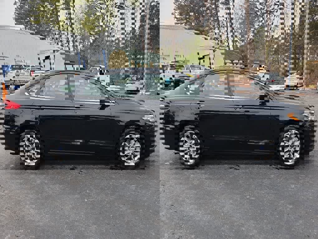 Used 2020 Ford Fusion SE image 2