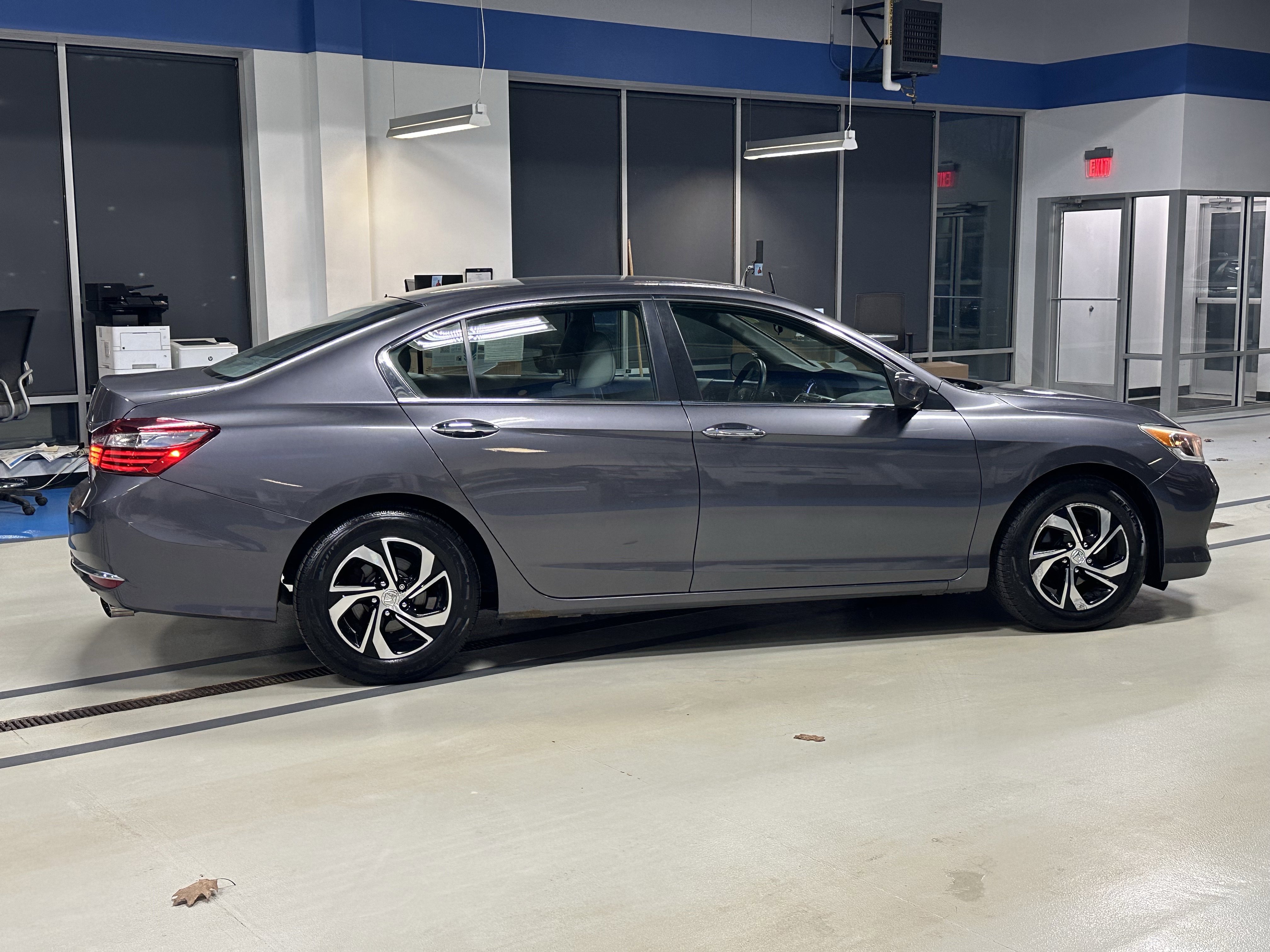 Used 2017 Honda Accord LX image 19