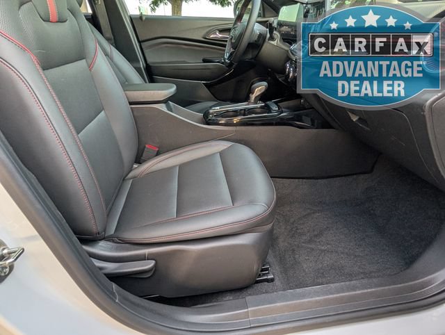 Used 2025 Chevrolet Trax RS w/ Sunroof Package FWD image 23