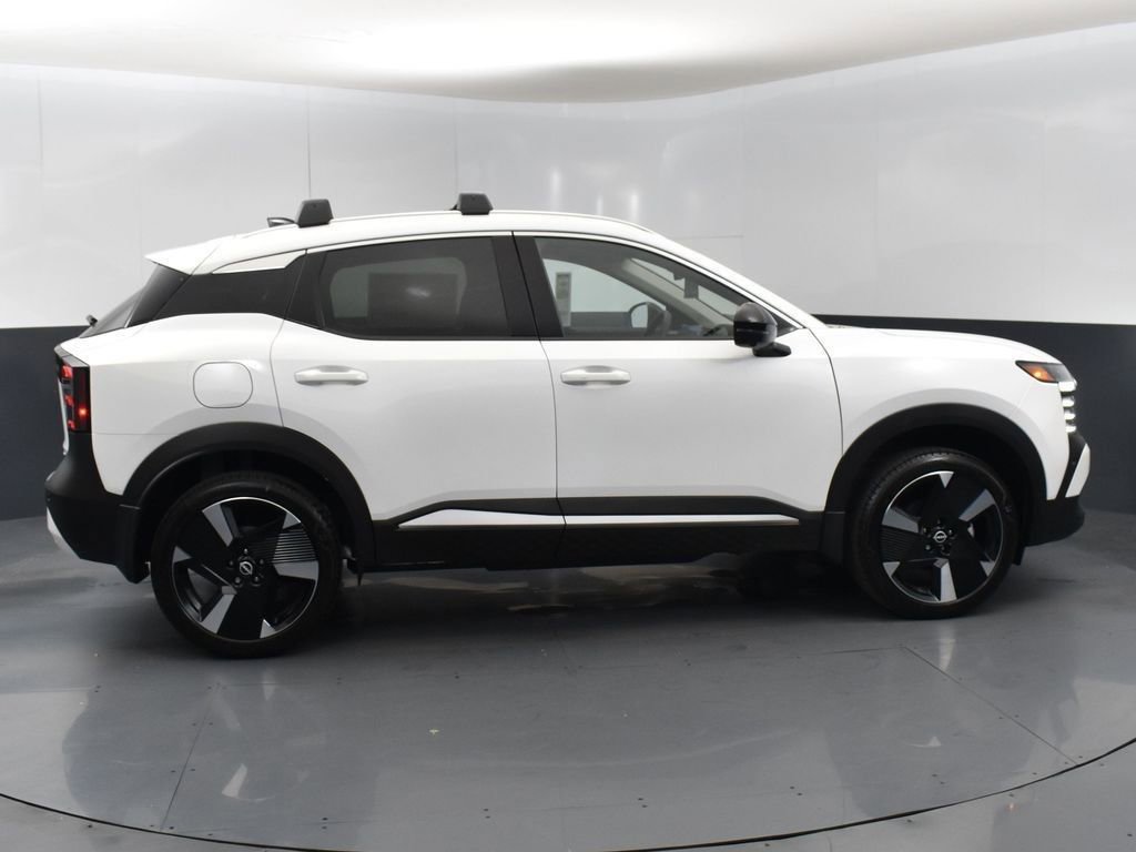 New 2026 Nissan Kicks SR w/ SR Premium Package FWD image 8