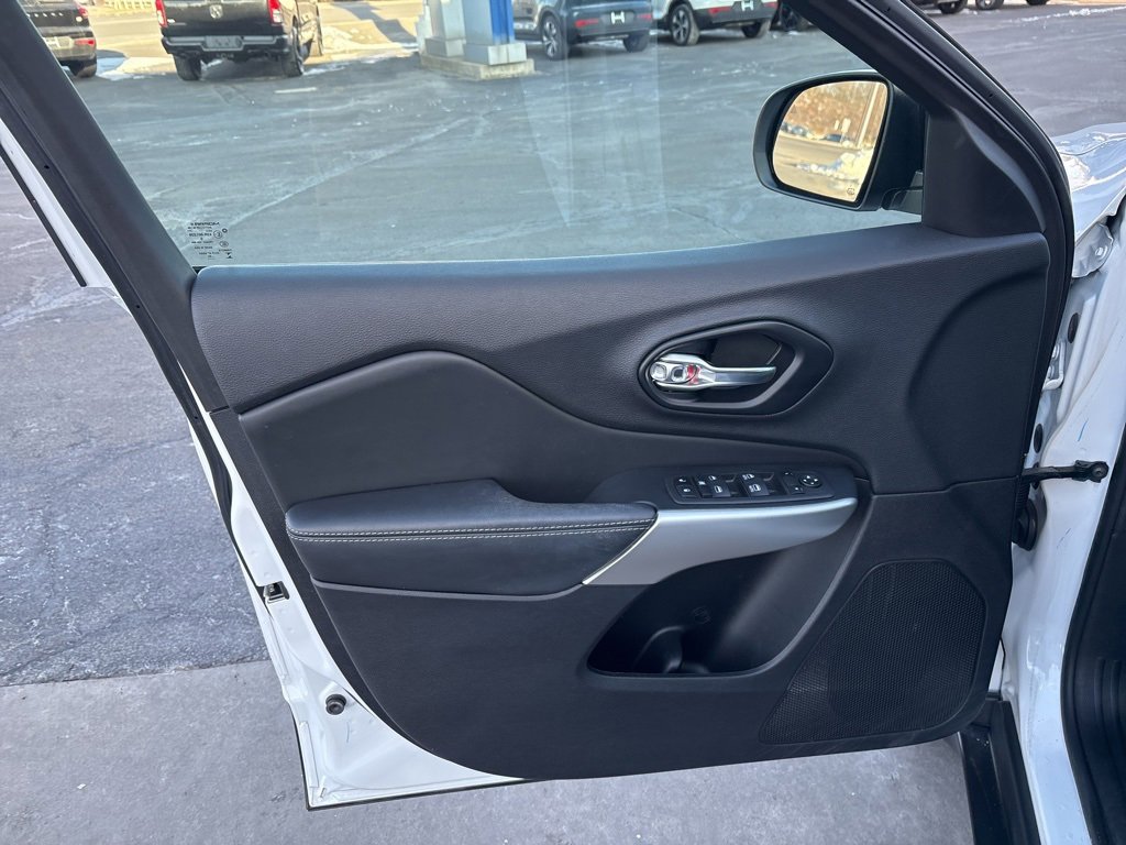 Used 2022 Jeep Cherokee Latitude w/ Sun & Sound Group image 15