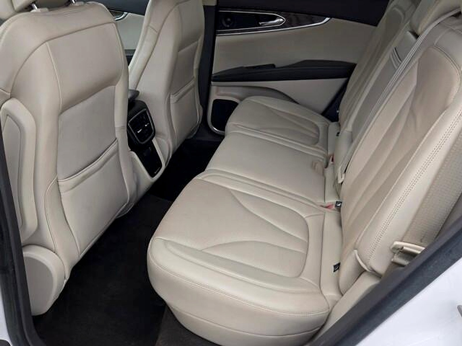 Used 2019 Lincoln Nautilus Reserve FWD image 11