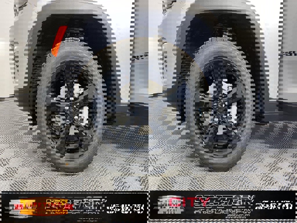 New 2025 Jeep Grand Cherokee Limited w/ Black Appearance Package image 9