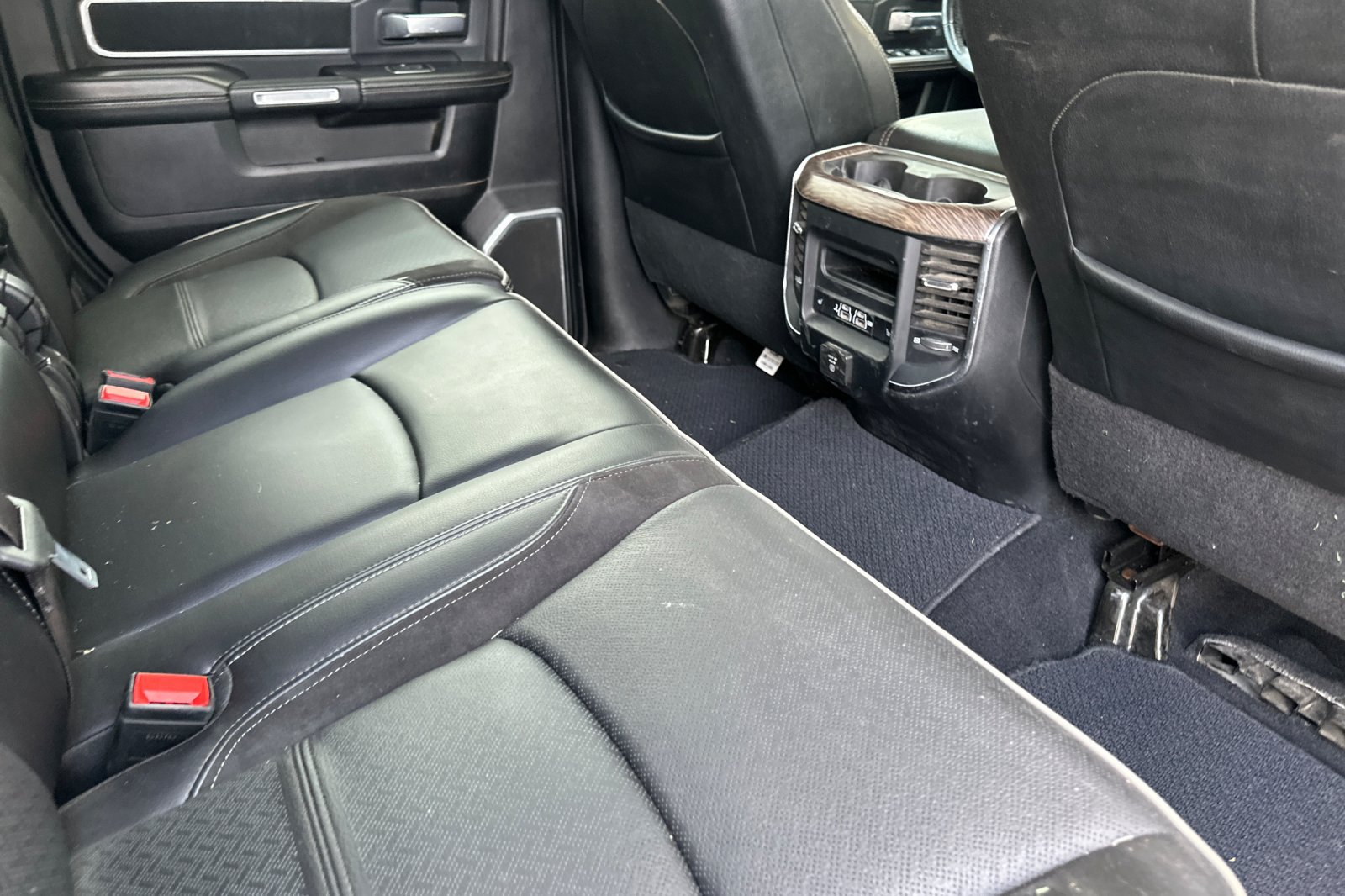 Used 2019 RAM 2500 Laramie AWD/4WD image 17