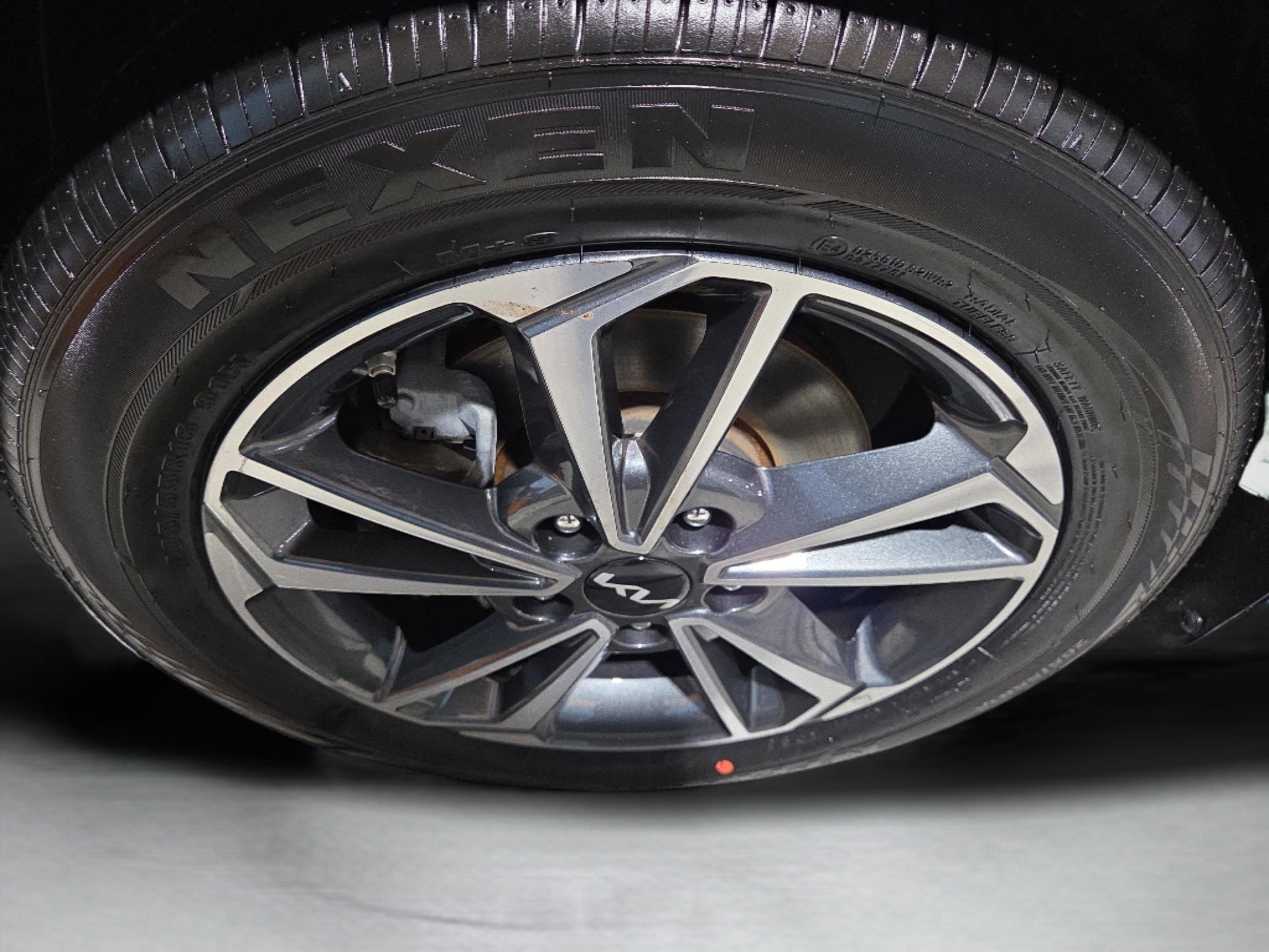 Used 2024 Kia Forte LXS image 8