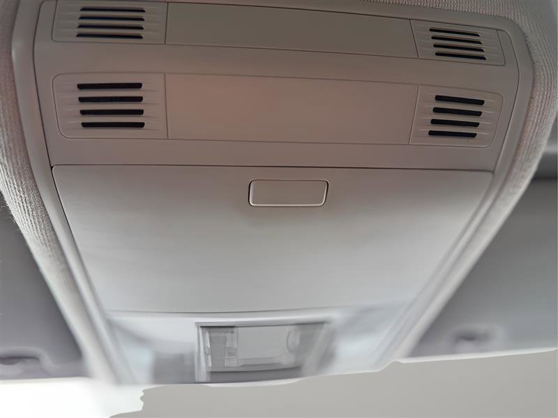 Used 2018 Volkswagen Tiguan S image 41