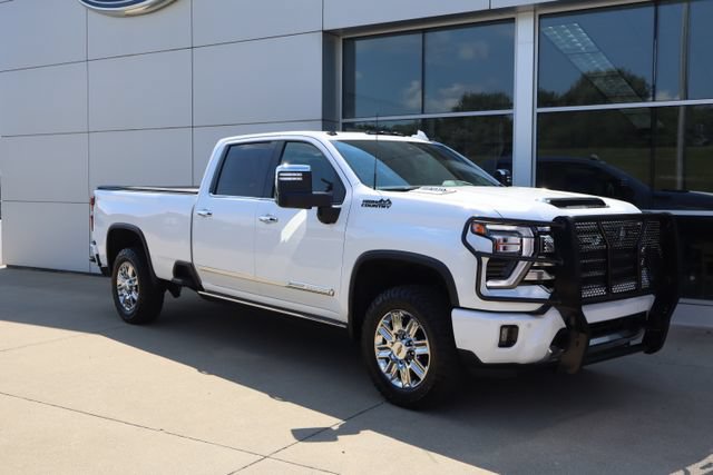 Used 2026 Chevrolet Silverado 2500 High Country w/ High Country Premium Package AWD/4WD image 7
