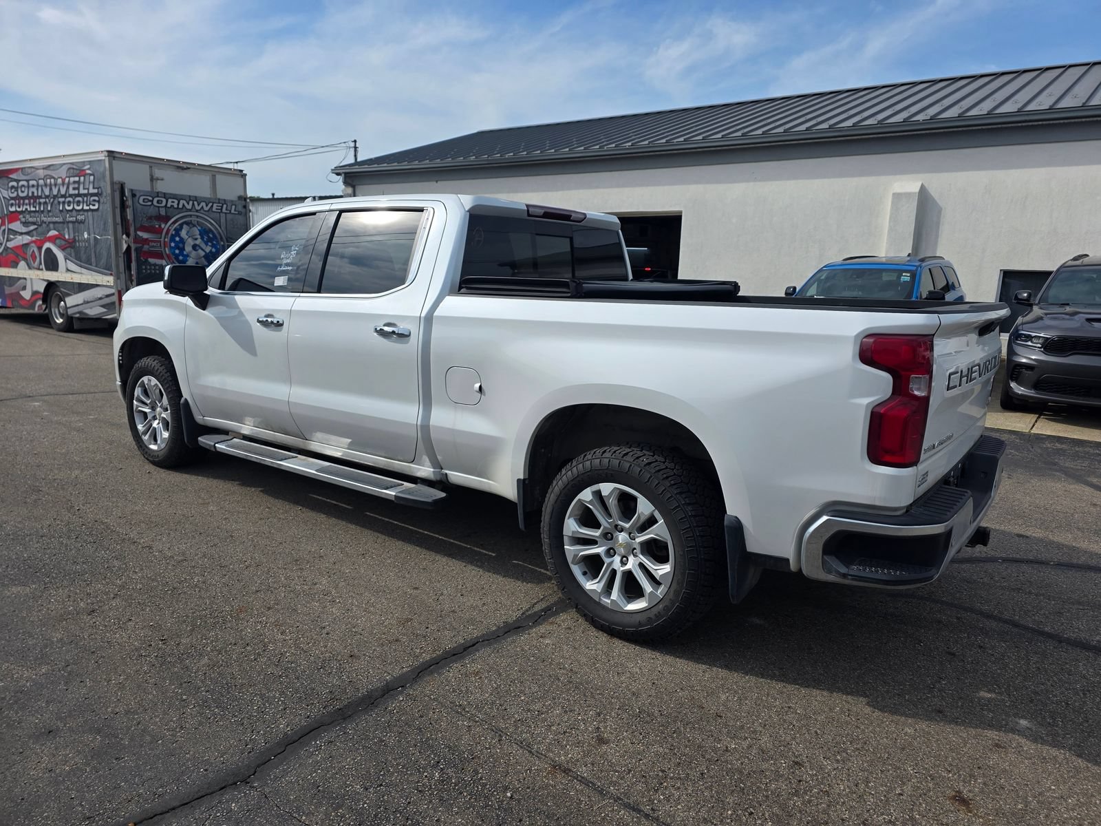 Used 2023 Chevrolet Silverado 1500 LTZ AWD/4WD image 5