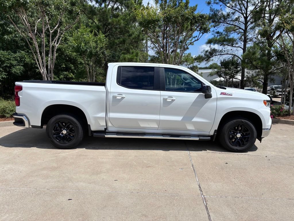 Used 2025 Chevrolet Silverado 1500 LT AWD/4WD image 8