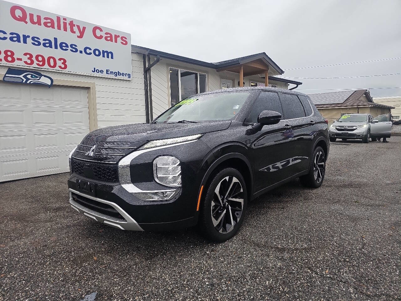 Used 2022 Mitsubishi Outlander SE image 2