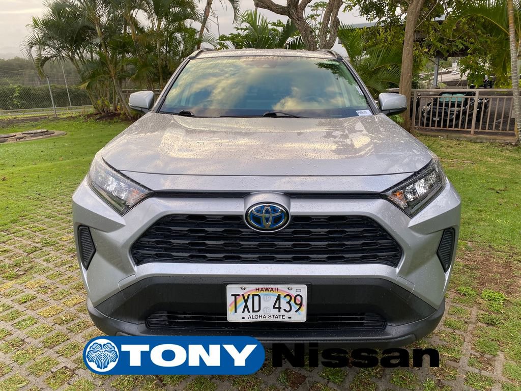Used 2019 Toyota RAV4 LE image 2