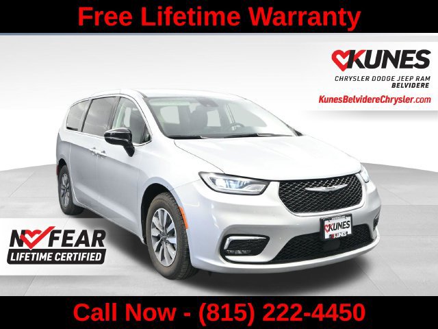 Used 2024 Chrysler Pacifica Limited FWD image 1