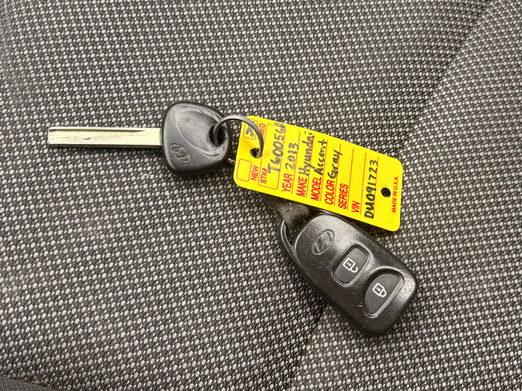 Used 2013 Hyundai Accent GS FWD image 26