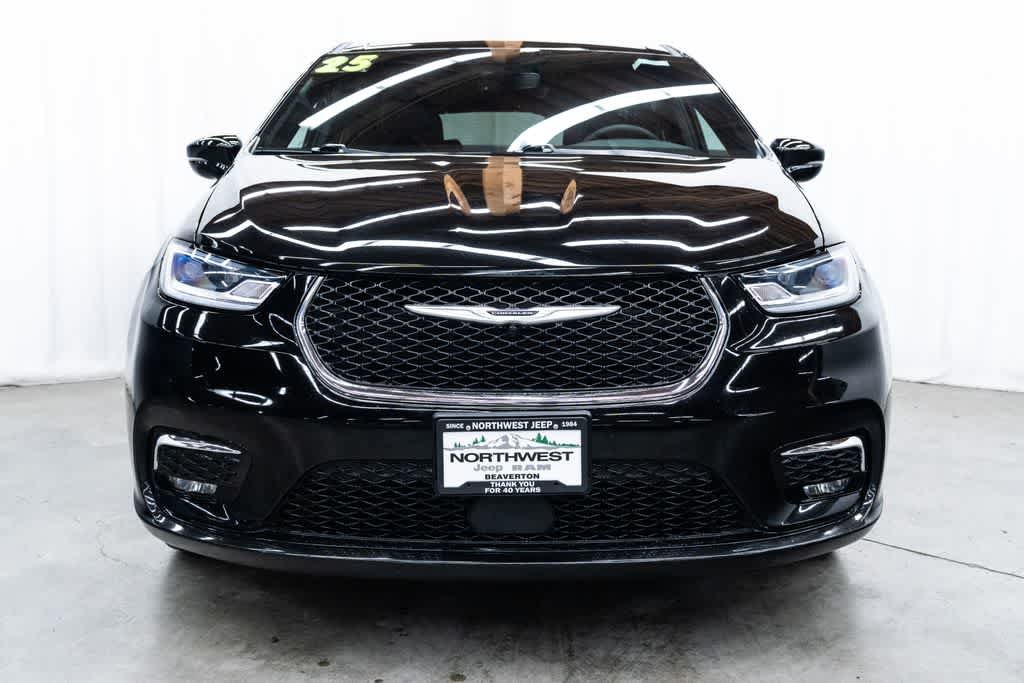 Used 2025 Chrysler Pacifica Select FWD image 2