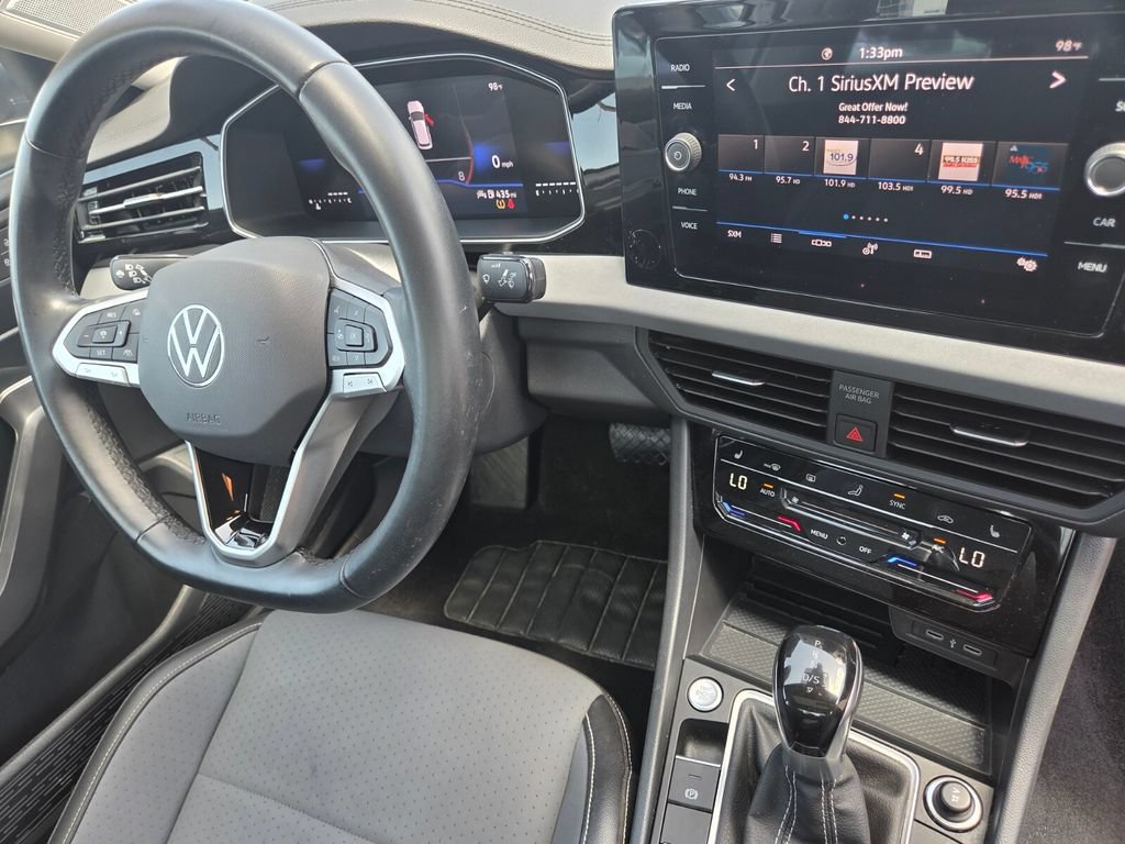 Used 2025 Volkswagen Jetta SE FWD image 29