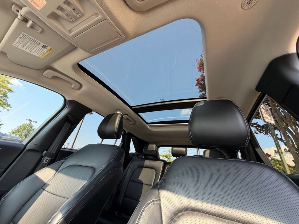 Used 2023 Ford Escape Platinum AWD/4WD image 32
