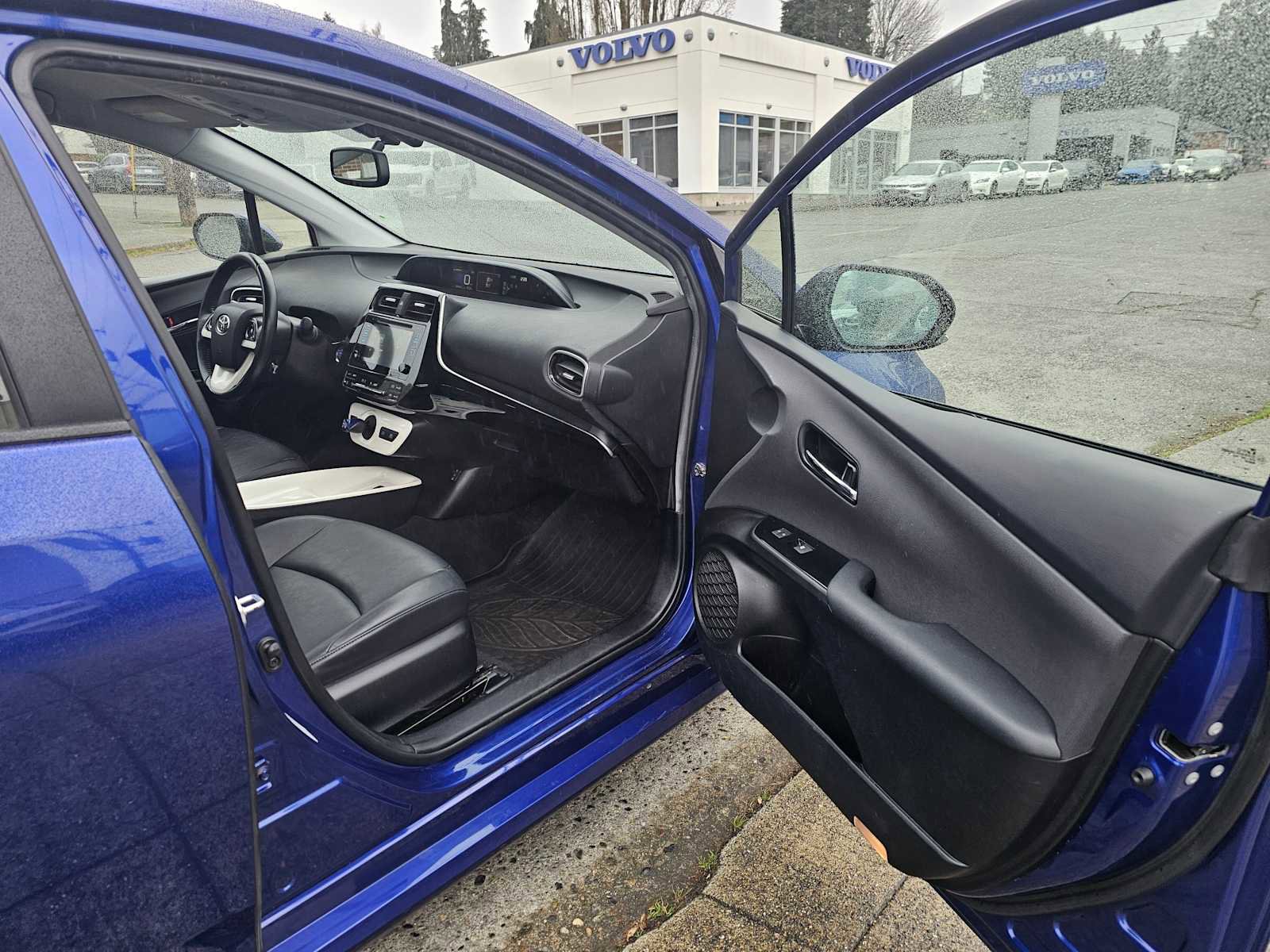 Used 2016 Toyota Prius Four image 7