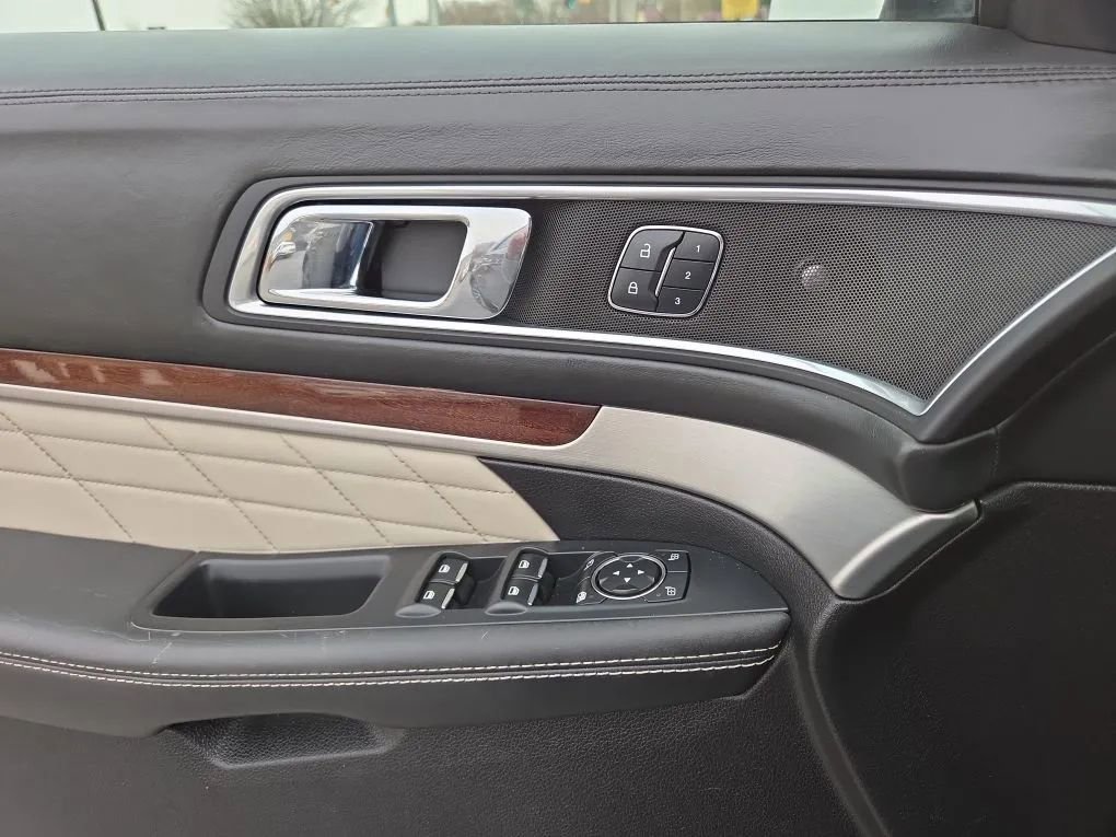 Used 2016 Ford Explorer Platinum image 16