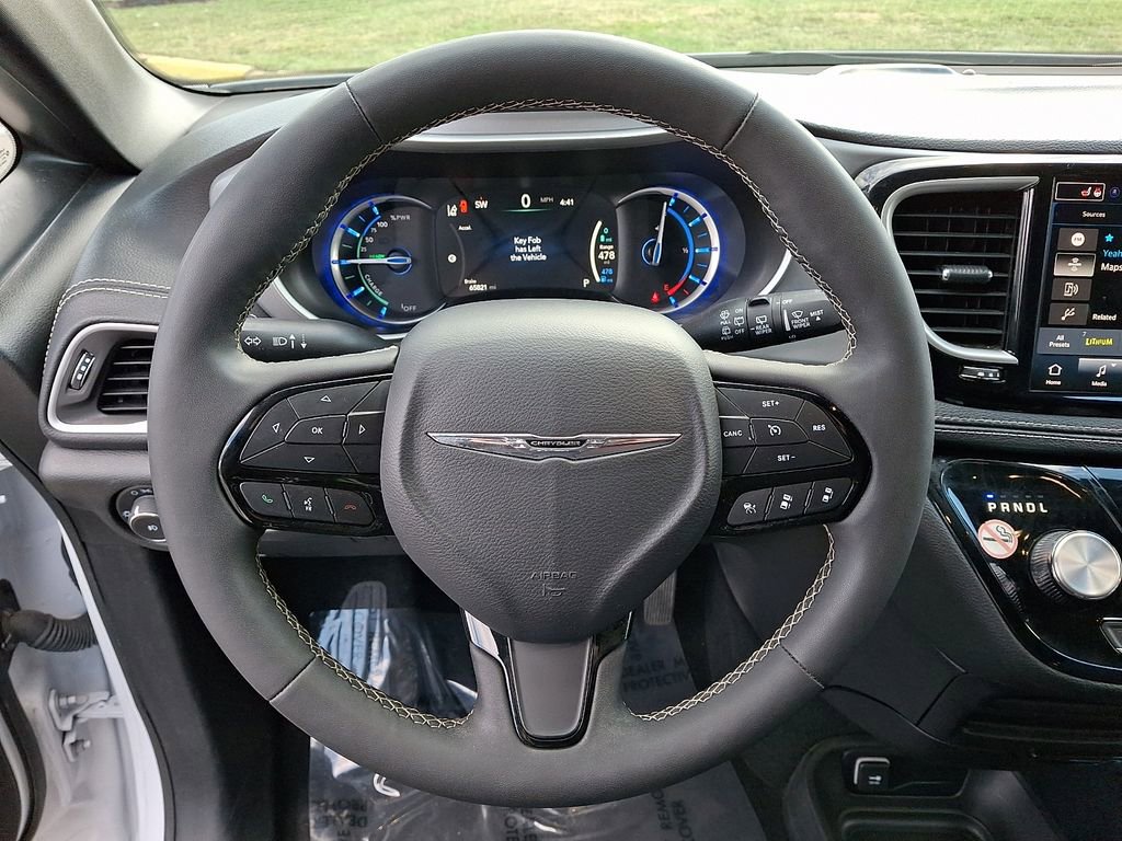 Used 2024 Chrysler Pacifica Select image 21