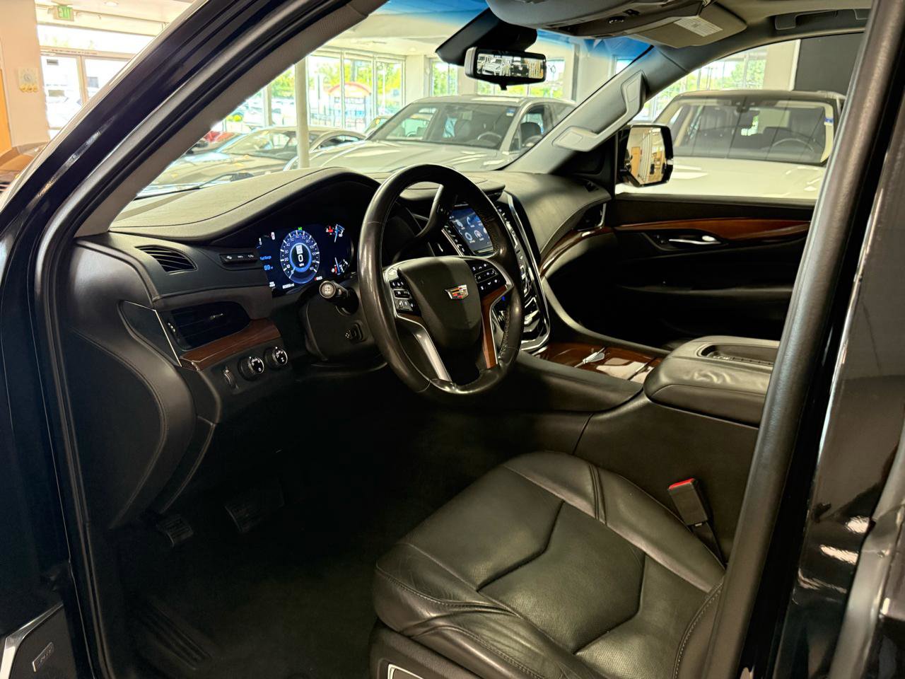 Used 2018 Cadillac Escalade Luxury AWD/4WD image 10