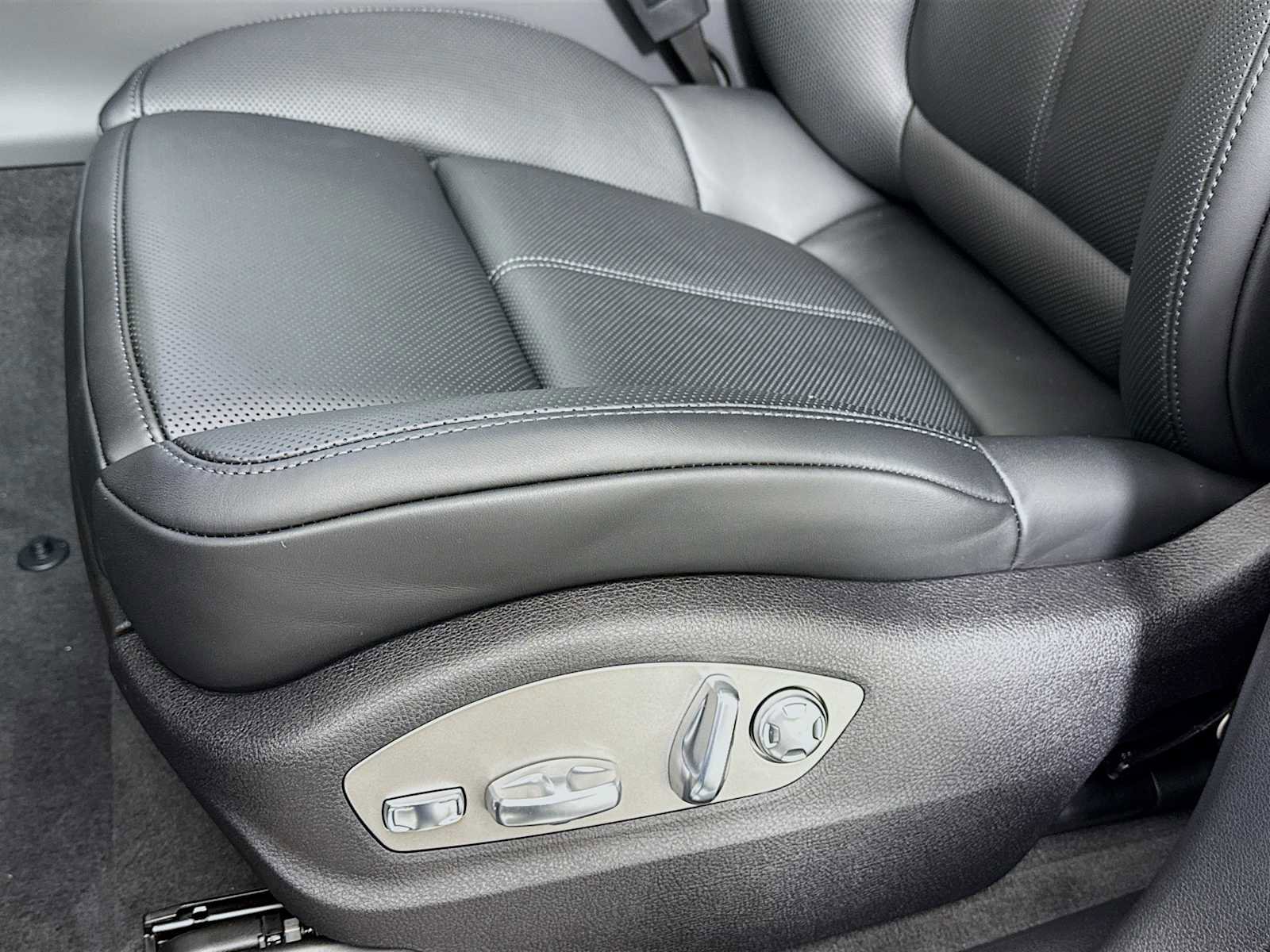 New 2026 Porsche Macan S image 13