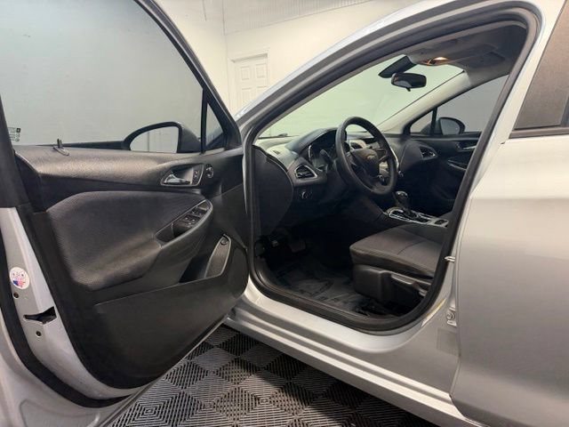 Used 2017 Chevrolet Cruze LS FWD image 11