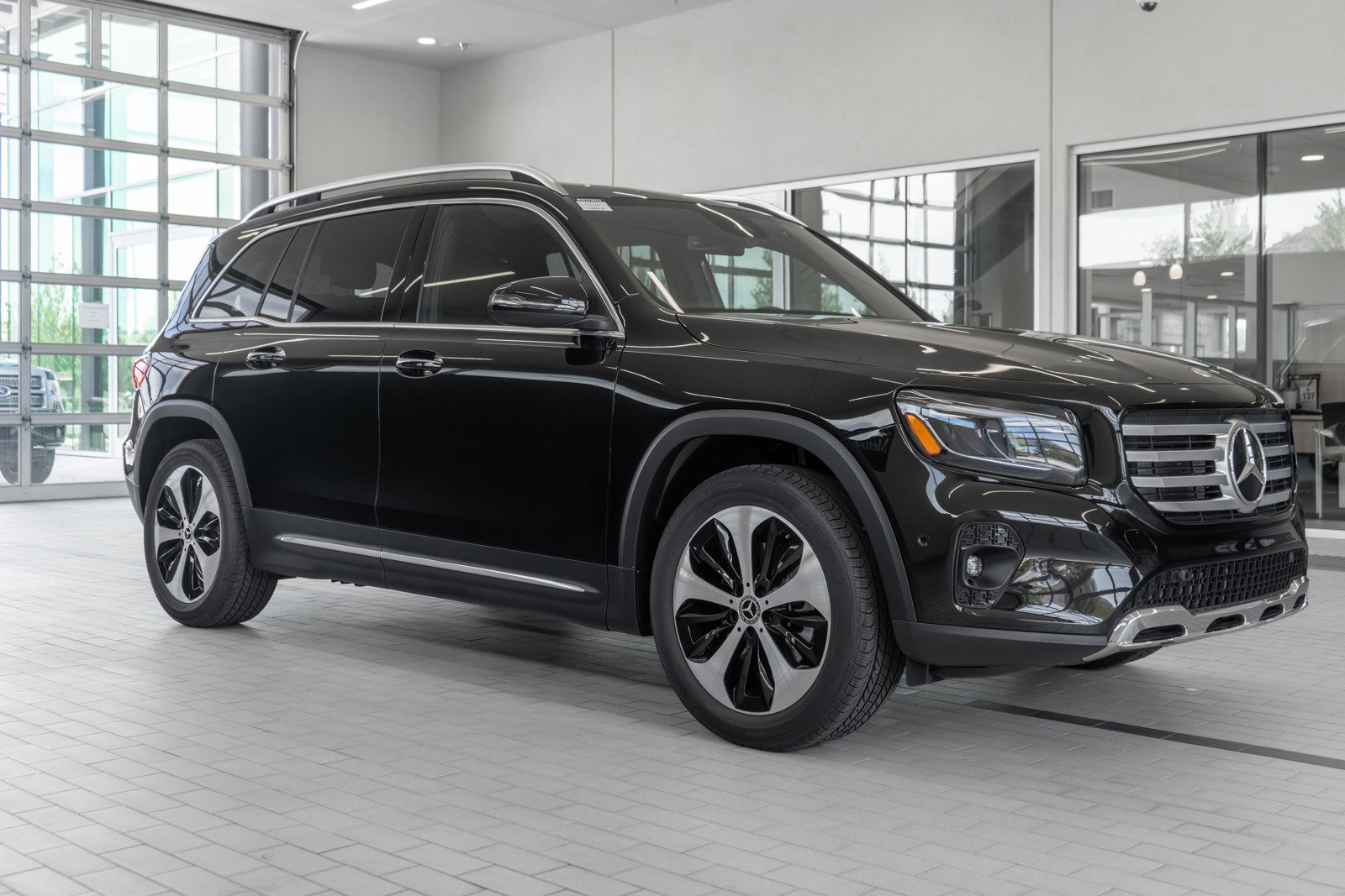 Used 2024 Mercedes-Benz GLB 250 w/ Exclusive Package image 12