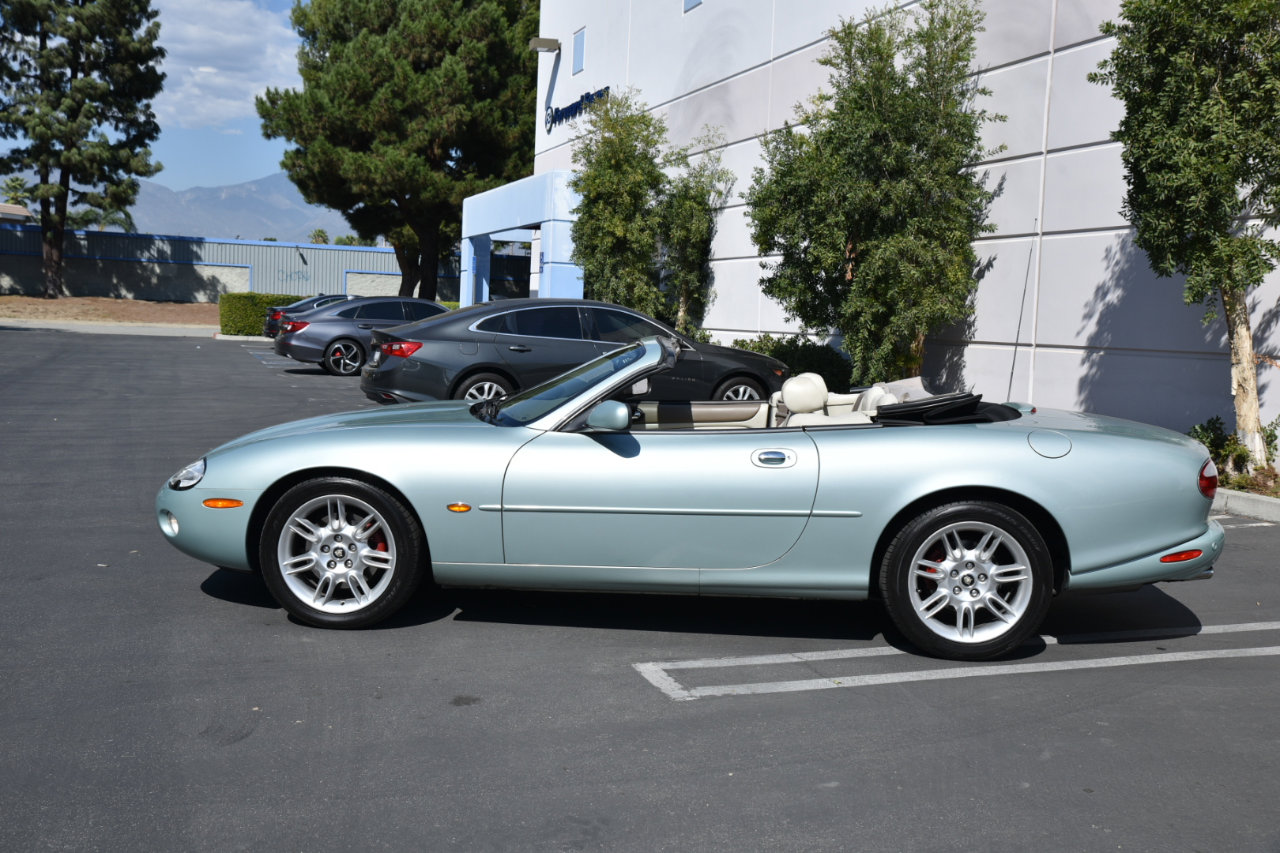 Used 2001 Jaguar XK8 Convertible image 4