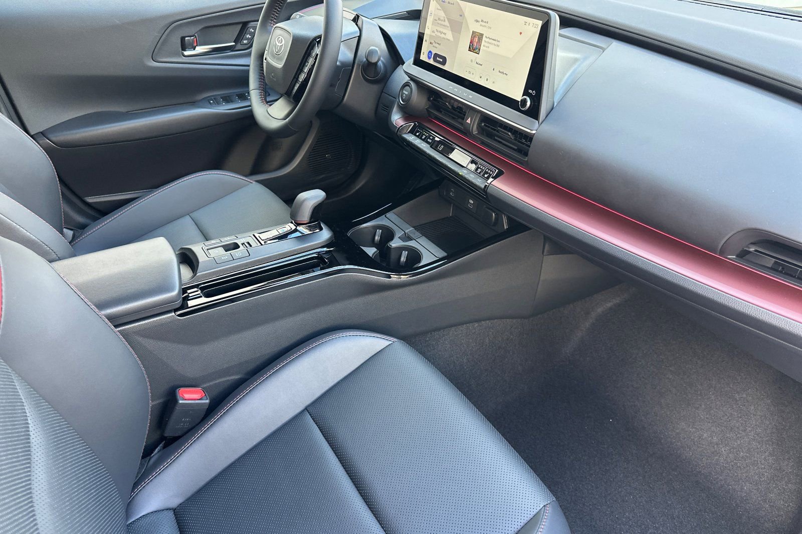 New 2026 Toyota Prius Plug-In Hybrid FWD image 17