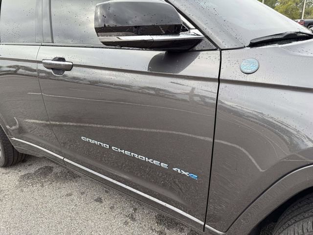 Used 2022 Jeep Grand Cherokee Overland w/ Advanced Protech Group III image 2