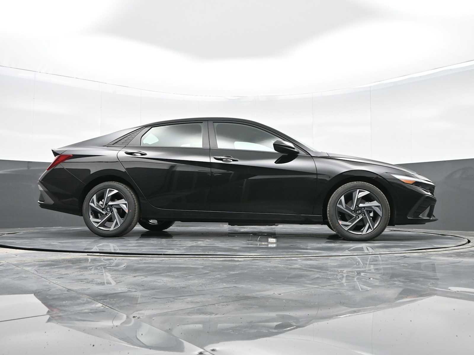 Certified 2025 Hyundai Elantra Sport w/ Cargo Package image 35