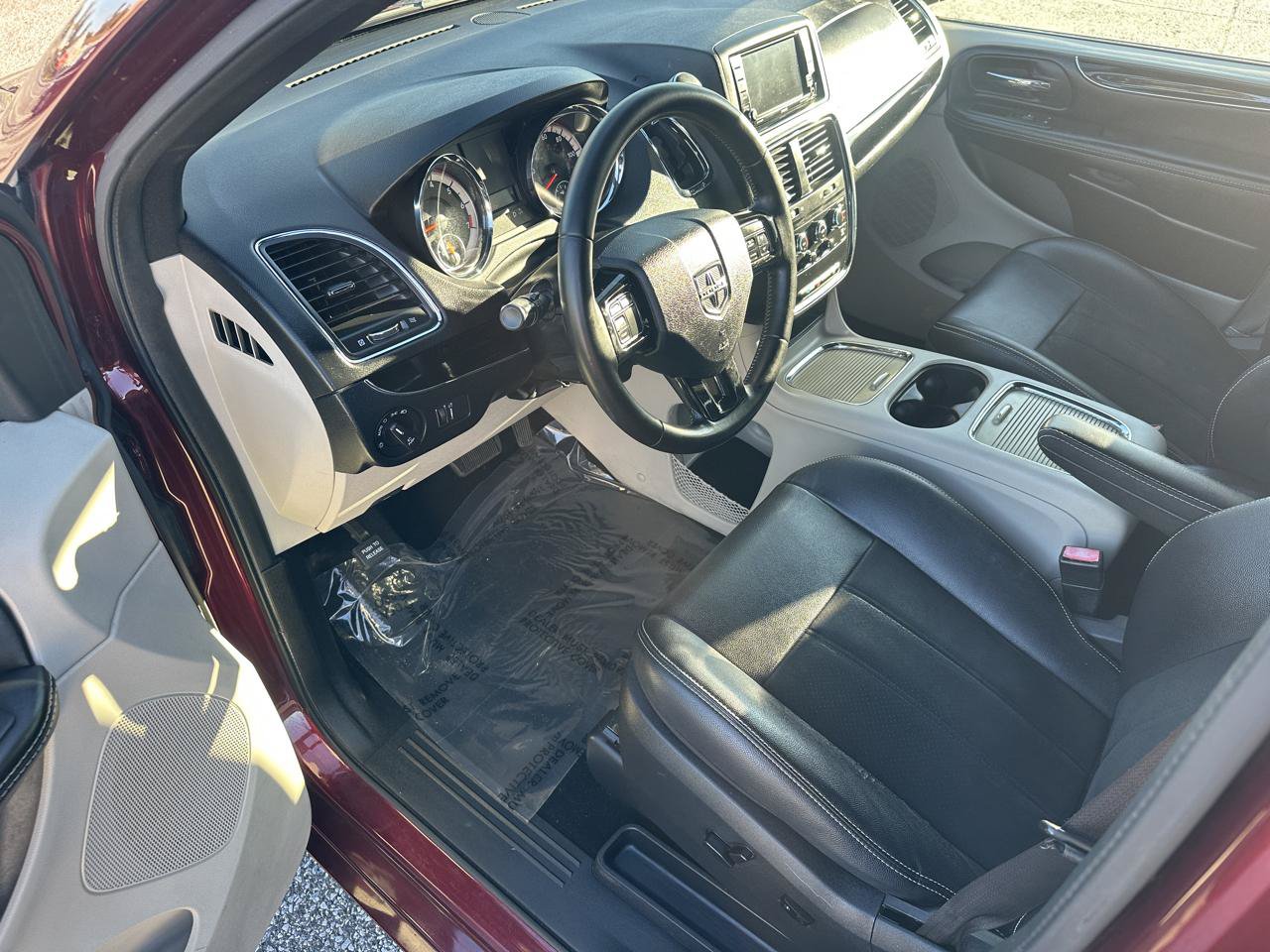 Used 2019 Dodge Grand Caravan SXT FWD image 9