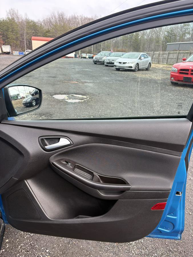 Used 2014 Ford Focus SE w/ SE Sport Package image 23