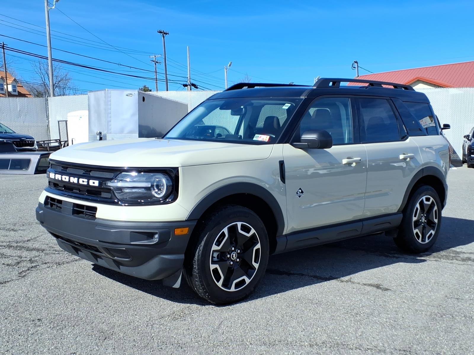 Used 2024 Ford Bronco Sport Outer Banks w/ Tech Package image 1