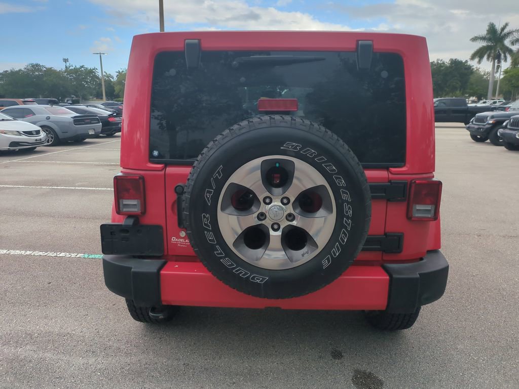 Used 2017 Jeep Wrangler Unlimited Sahara w/ Connectivity Group AWD/4WD image 7