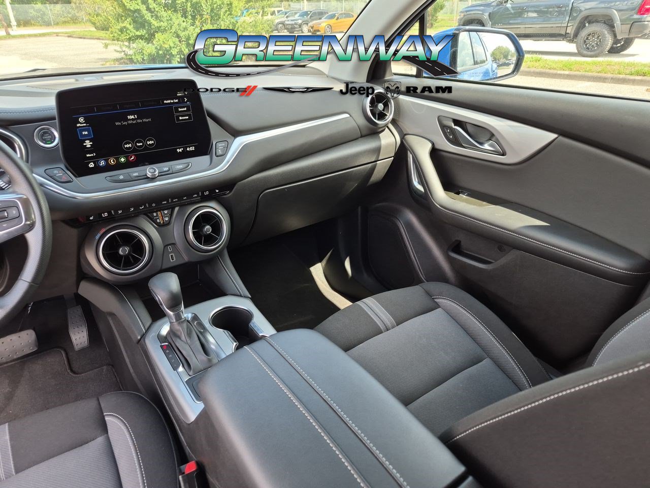 Used 2025 Chevrolet Blazer LT AWD/4WD image 13