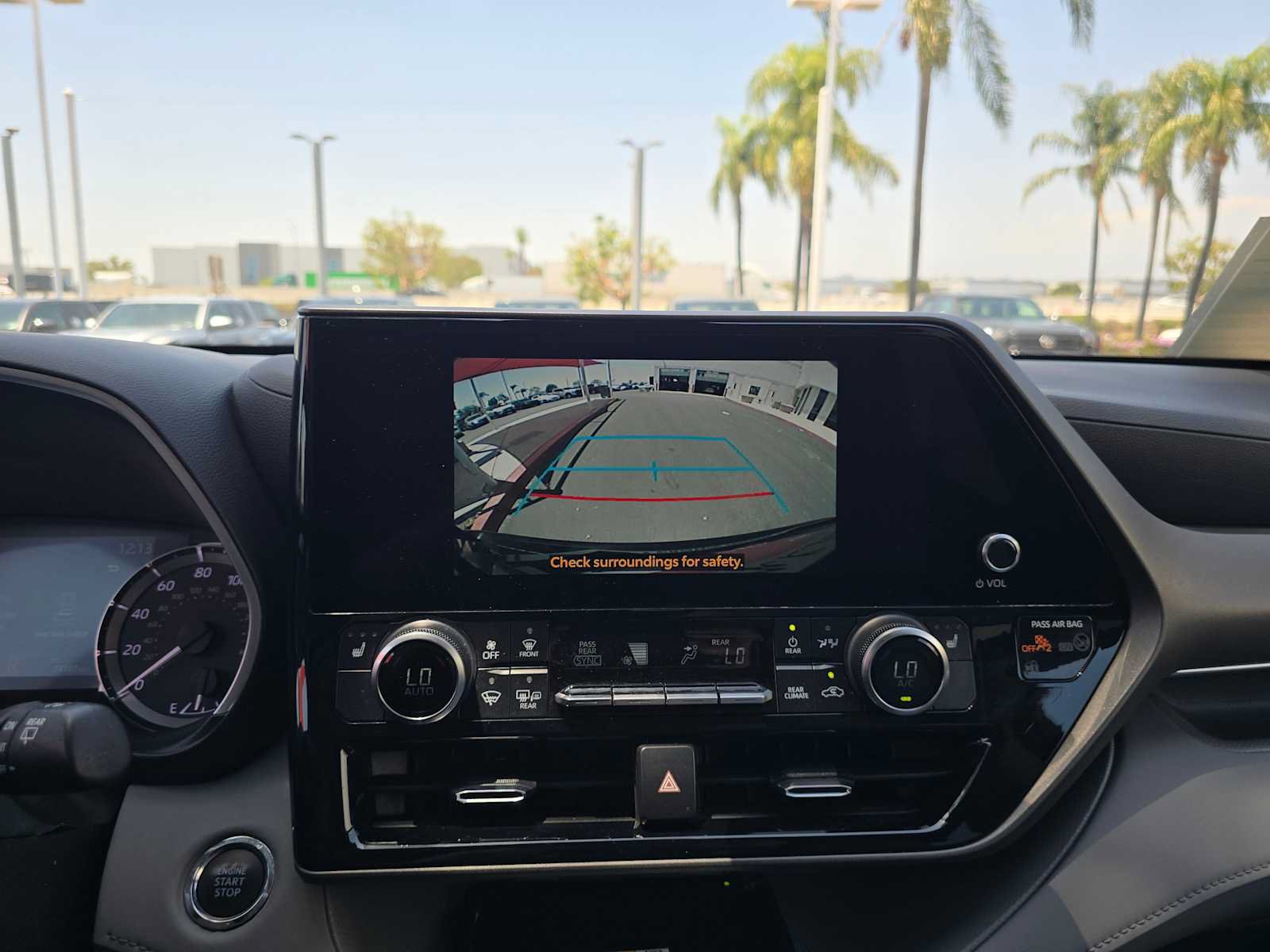 Used 2023 Toyota Highlander XLE FWD image 29