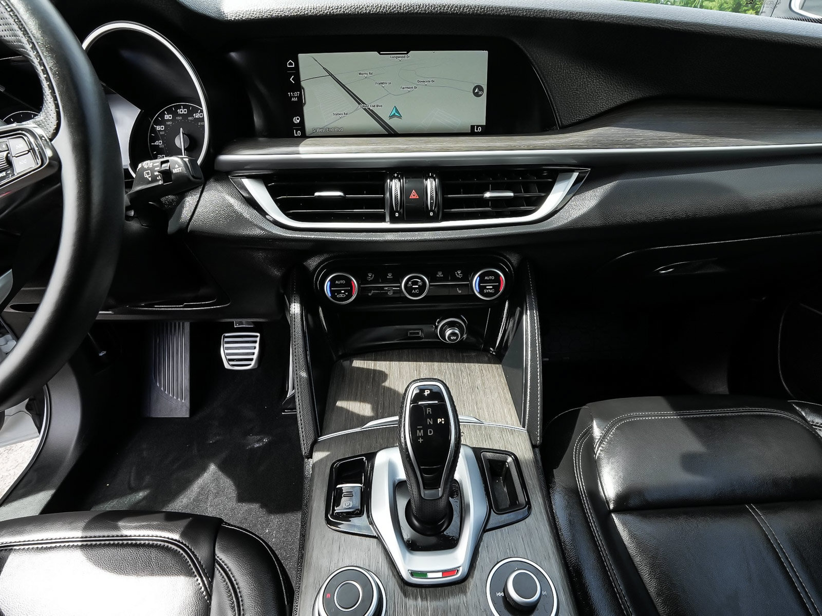 Used 2023 Alfa Romeo Stelvio Ti AWD/4WD image 24
