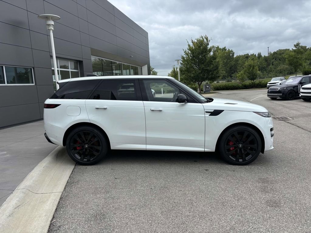 New 2025 Land Rover Range Rover Sport Dynamic SE image 4