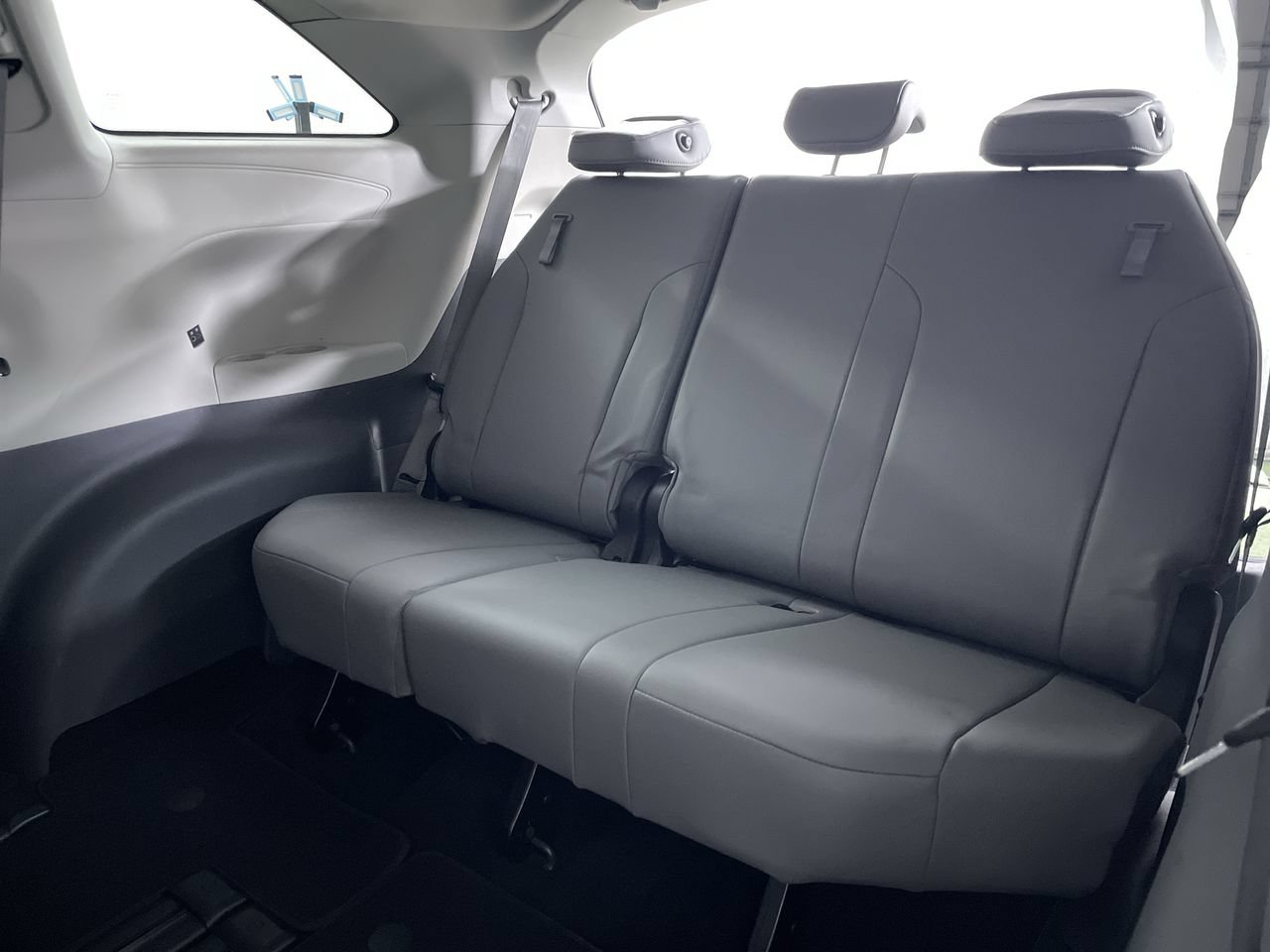 Used 2022 Toyota Sienna XLE FWD image 21