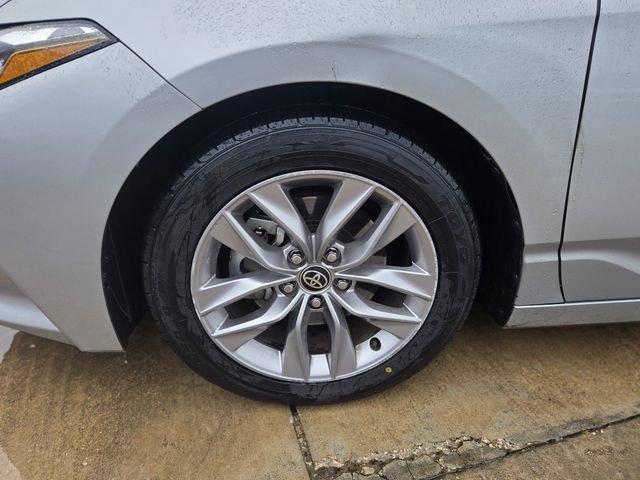 Used 2021 Toyota Avalon XLE image 11